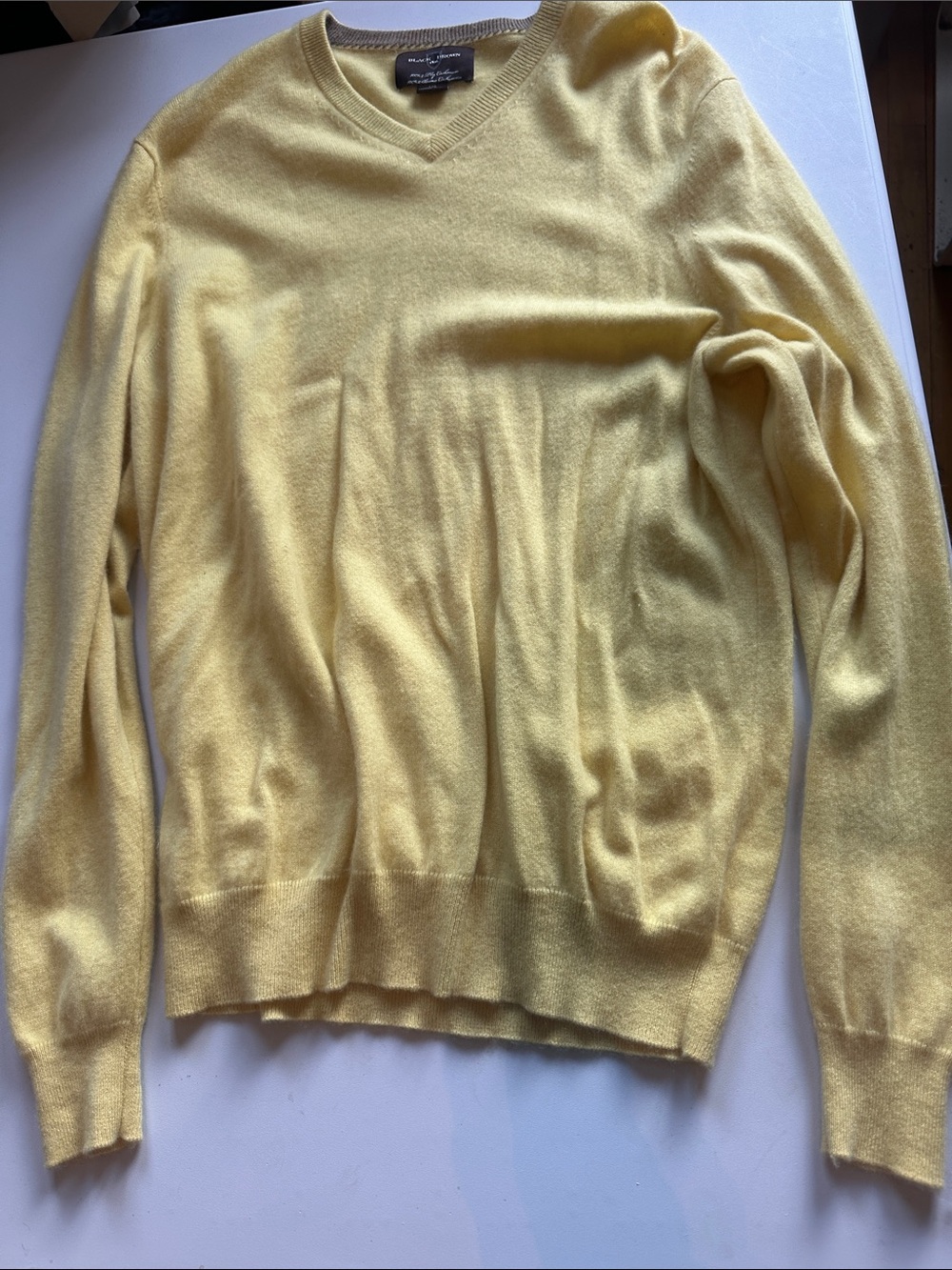 UNISEX Black Brown 1826 Women's V-Neck Cashmere Sweater - Pale Yellow